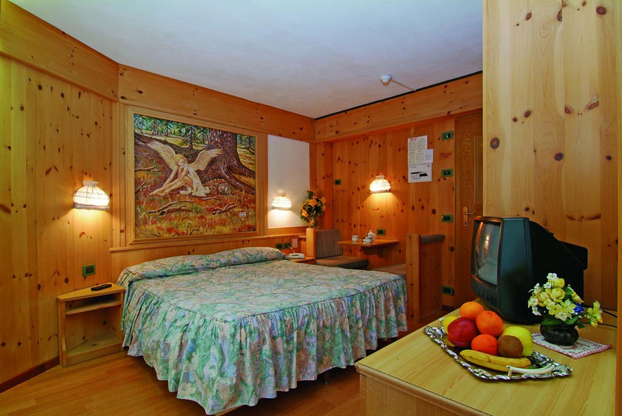 Hotel Erika Madonna di Campiglio Bagian luar foto